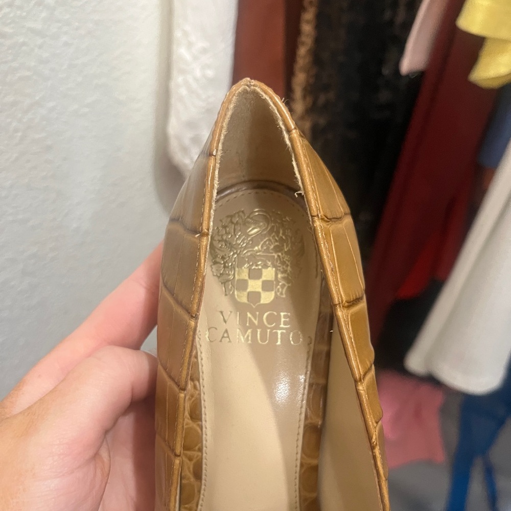 Vince Camuto Croc Embossed Platform Loafer Pumps Tan Size 9M - Picture 2 of 4